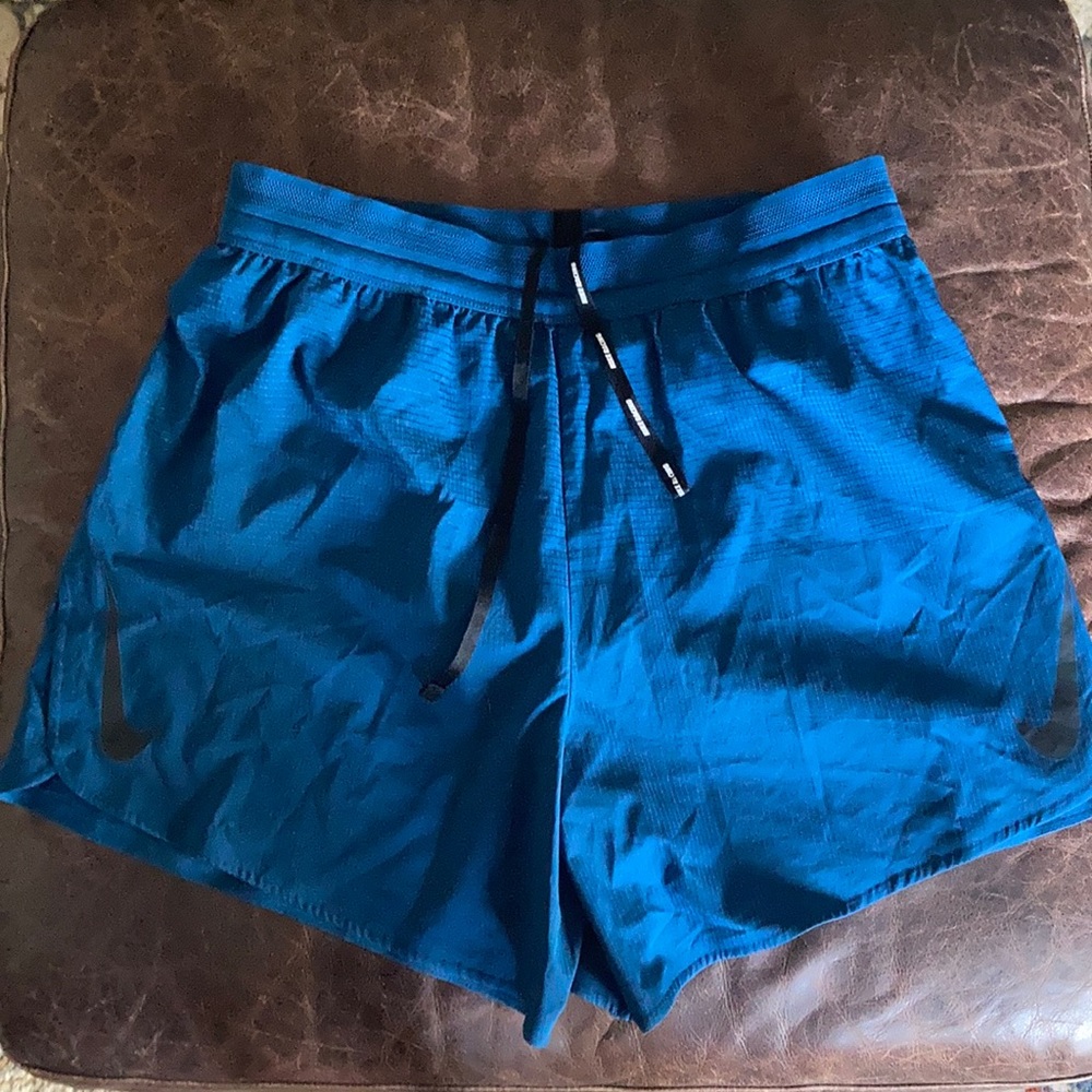 Nike aeroswift 5in running shorts men’s medium